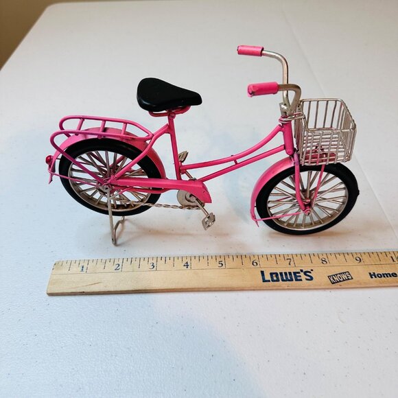 Small Pink Metal Bicycle Decoration With Basket & Stand - Wheels and Pedals Move - Picture 3 of 8